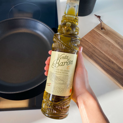 Extra Virgin olivenolje er i motsetning til hva mange tror, en av de beste og sunneste oljene du kan brukes til steking eller oppvarming.
