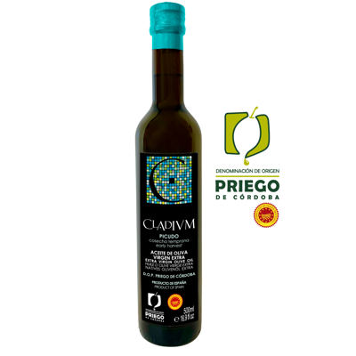 CLADIVM er definert av den intense fruktigheten av sine grønne oliven. På nesen balansert høydepunkter av eple, ferskt gress, tomat, grønn mandel, aromatiske urter og banan. På ganen er det veldig aromatisk og vedvarende, med en søt mandel smak støttet av NUESTRA TRADICION