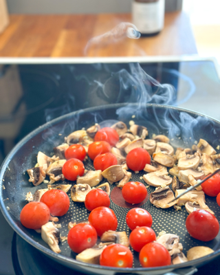 Bilde av Kremet Kyllingform med sopp og tomat